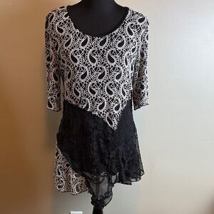 Feratelli Elegant Black & White Lace Top Paisley & Floral Asymmetrical Layer NWT